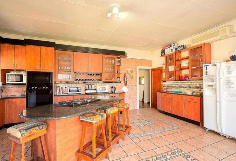 بنسيون African Elephant Guesthouse