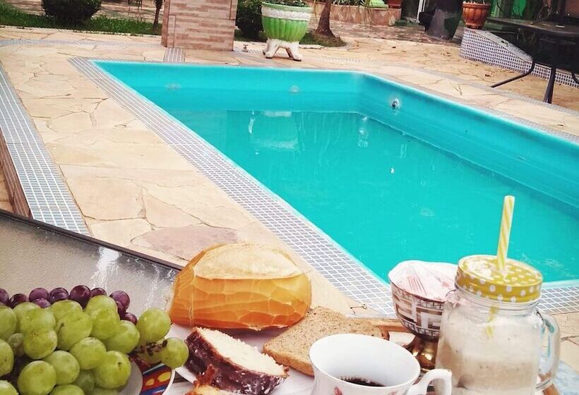 ペンション Pousada Família