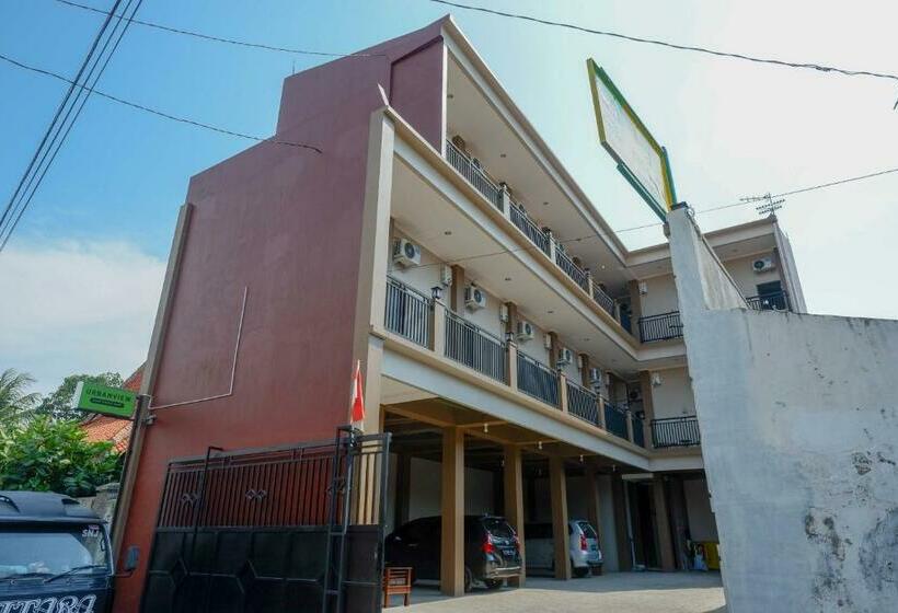 Urbanview Hotel Syariah John Sweet Home By Reddoorz