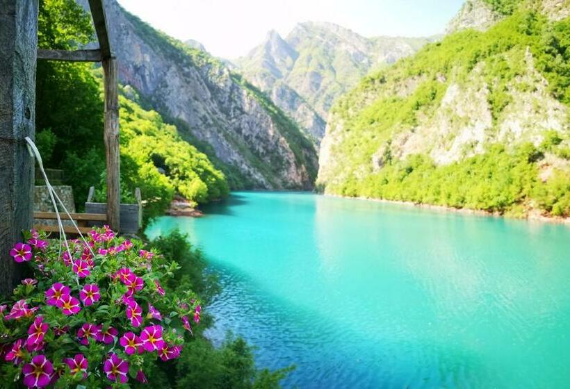 호스텔 Riverside Komani Lake