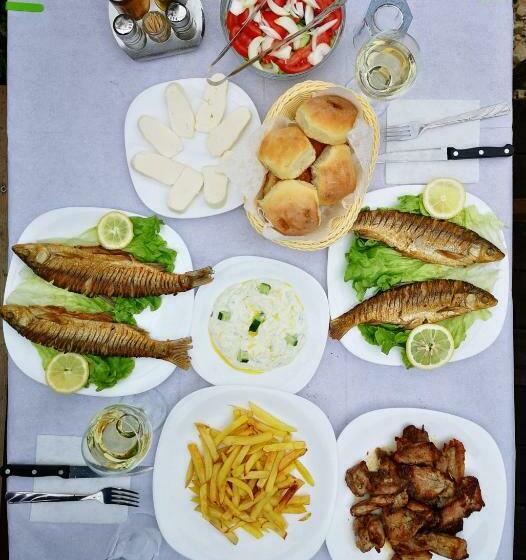 호스텔 Riverside Komani Lake