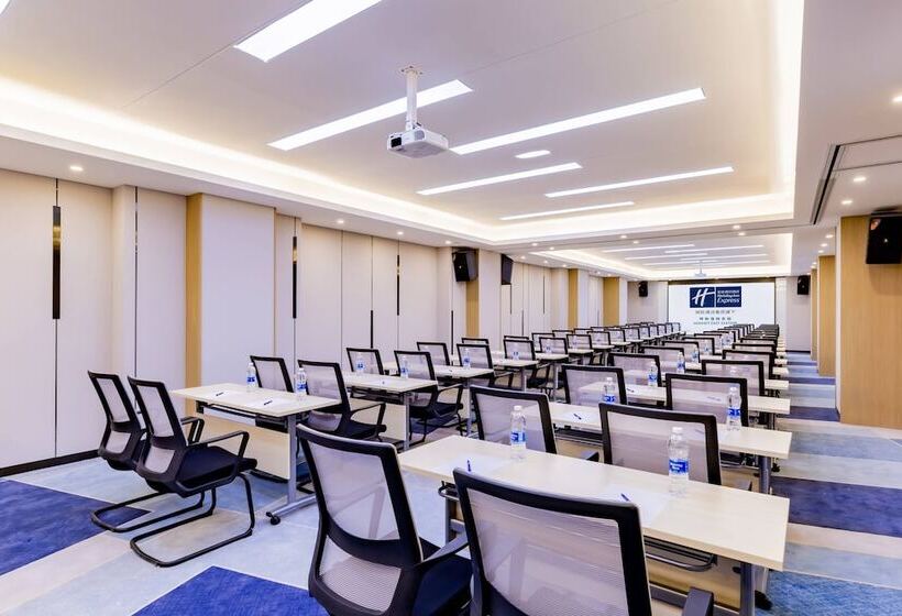בית מלון כפרי Holiday Inn Express Hohhot East Station By Ihg