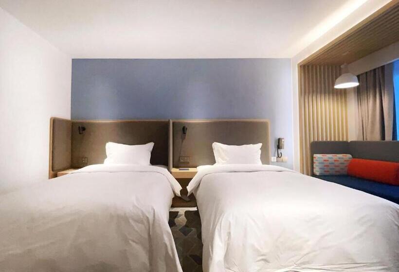 בית מלון כפרי Holiday Inn Express Hohhot East Station By Ihg