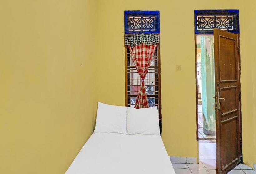 בית מלון כפרי Oyo 91235 Pondok Damu