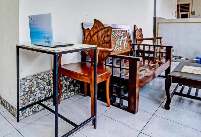 호텔 Oyo 91268 Homestay Bu Erma Syariah