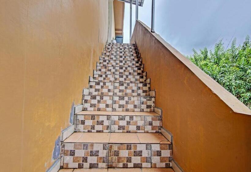 Отель Oyo 91268 Homestay Bu Erma Syariah