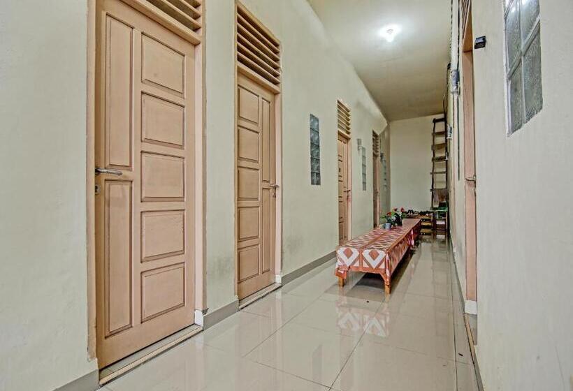 호텔 Oyo 91268 Homestay Bu Erma Syariah