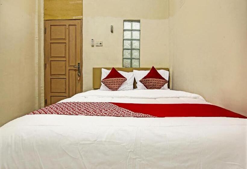 Отель Oyo 91268 Homestay Bu Erma Syariah