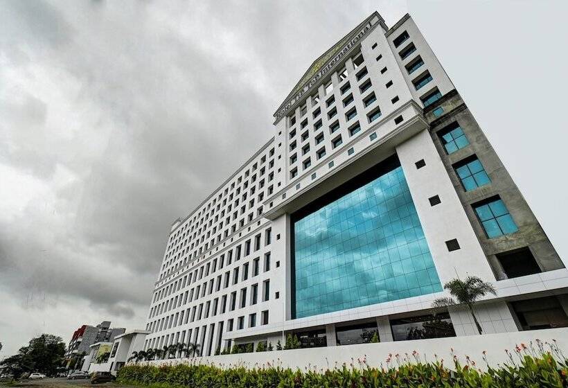 Отель Tip Top International Pune