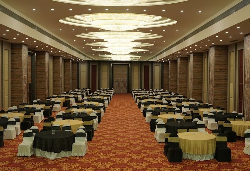 Отель Tip Top International Pune