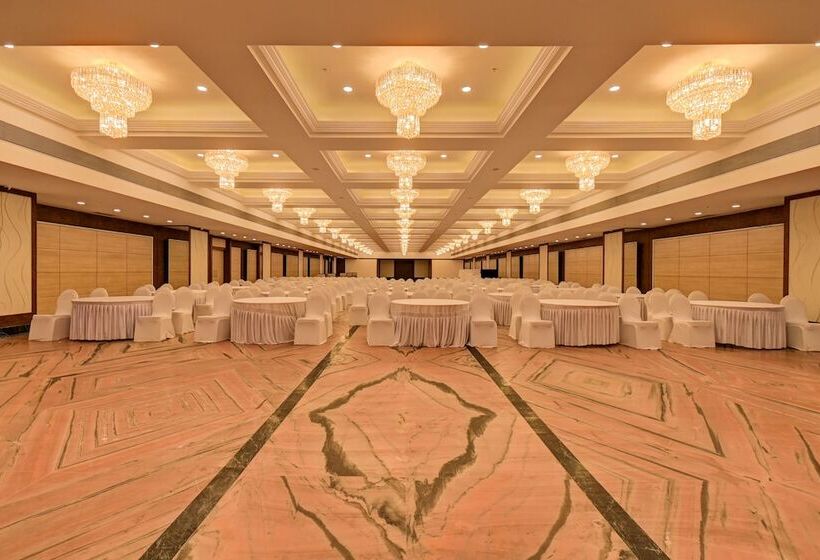 Отель Tip Top International Pune