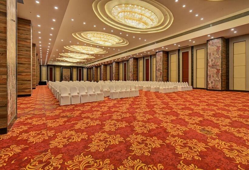 Отель Tip Top International Pune