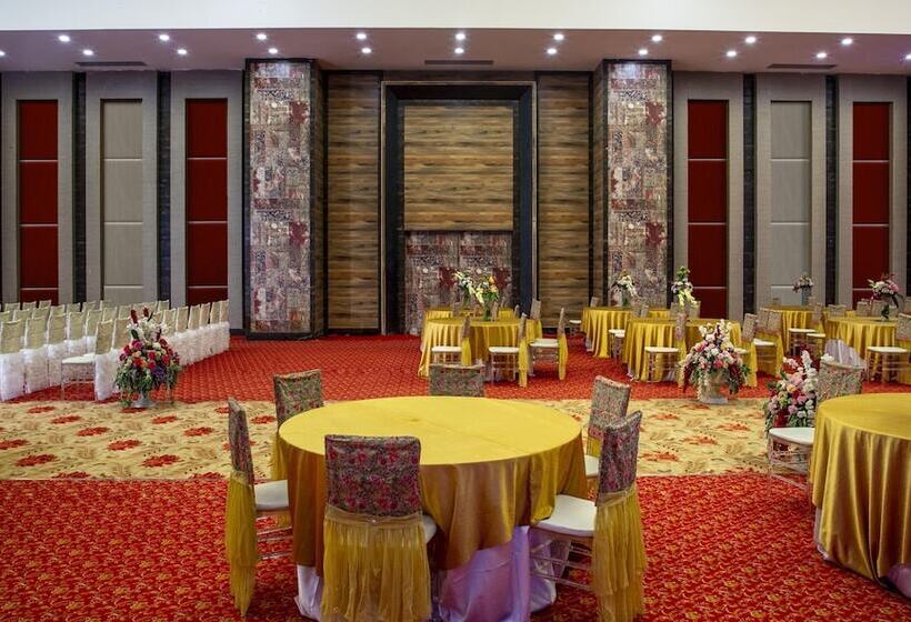 Отель Tip Top International Pune