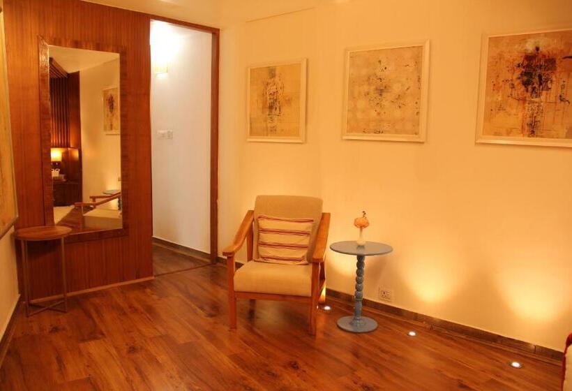 Tree Of Life Eila Art Hotel, Manali