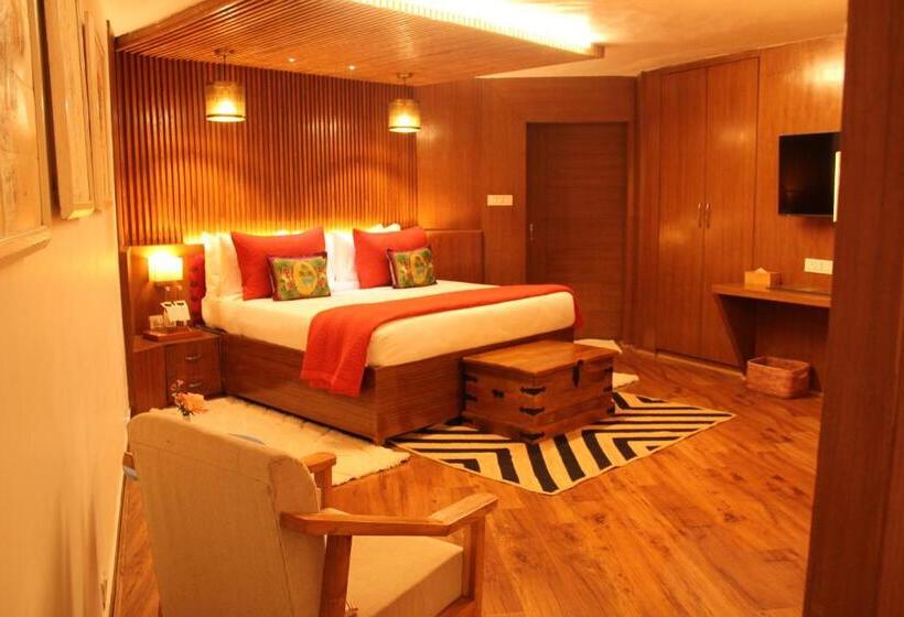 Tree Of Life Eila Art Hotel, Manali