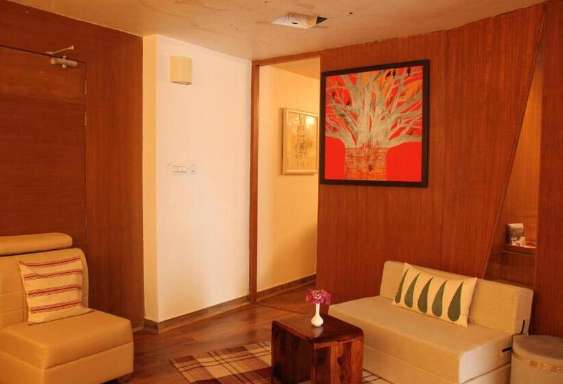 Tree Of Life Eila Art Hotel, Manali