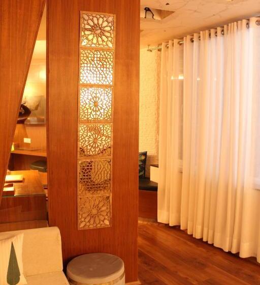 Tree Of Life Eila Art Hotel, Manali