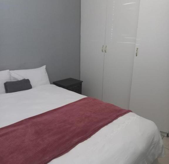 펜션 Emangweni Guestlodge