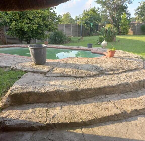 펜션 Emangweni Guestlodge