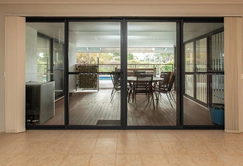 Pool & Putt Paradise, Family Friendly, Pool, Wifi