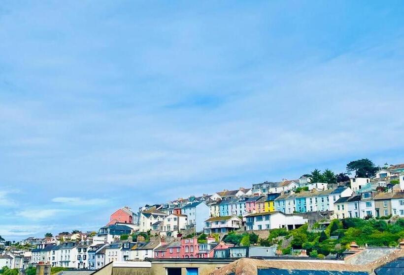 Captains Rest 2 Bedroom Apartment In The Heart Of Brixham