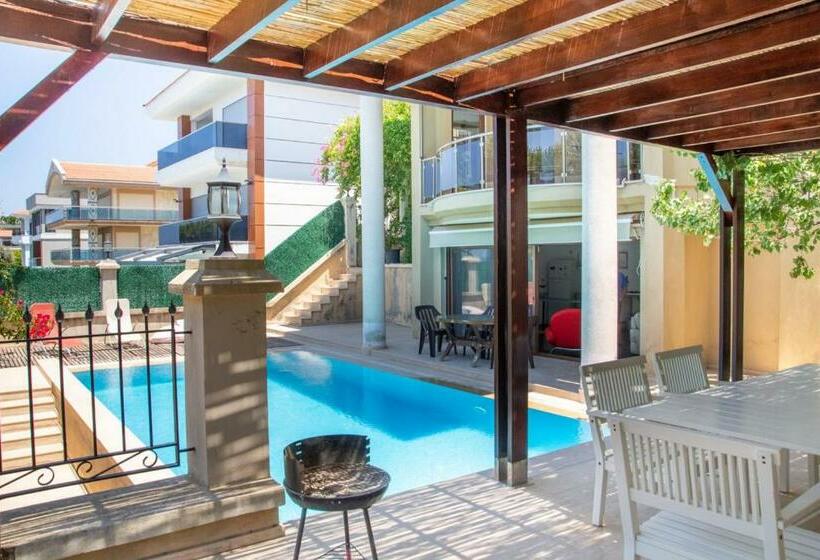 Enchanting Villa With Backyard In Cesme Near Beach