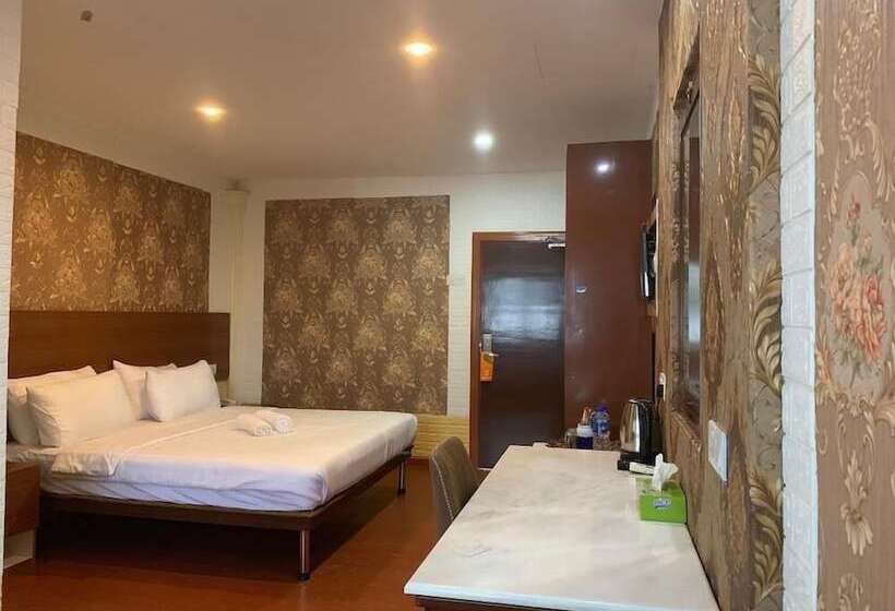 Отель Luxor Empire