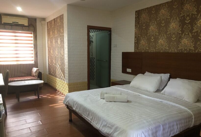 Отель Luxor Empire