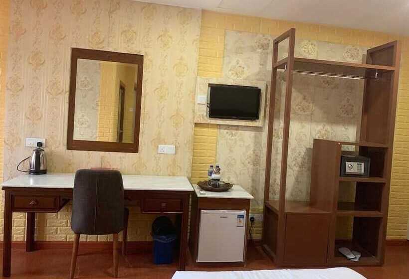 Отель Luxor Empire