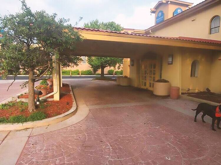 فندق Norwood Inn & Suites Merrillville