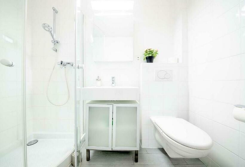 بنسيون Ground Floor Rooms With Stunning Lake View & Garden Access