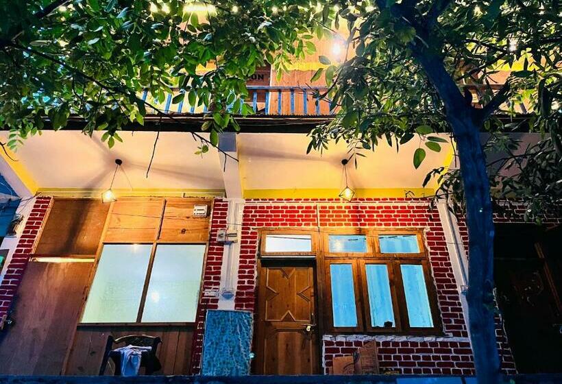 بنسيون Hipostel Tirthan