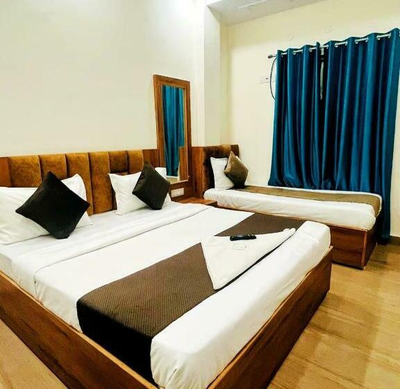 פנסיון Raj   Near Railway Station   A Unit Of Raj Guest House