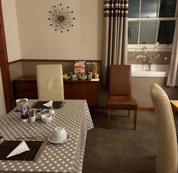 ペンション Roselodge Guest House