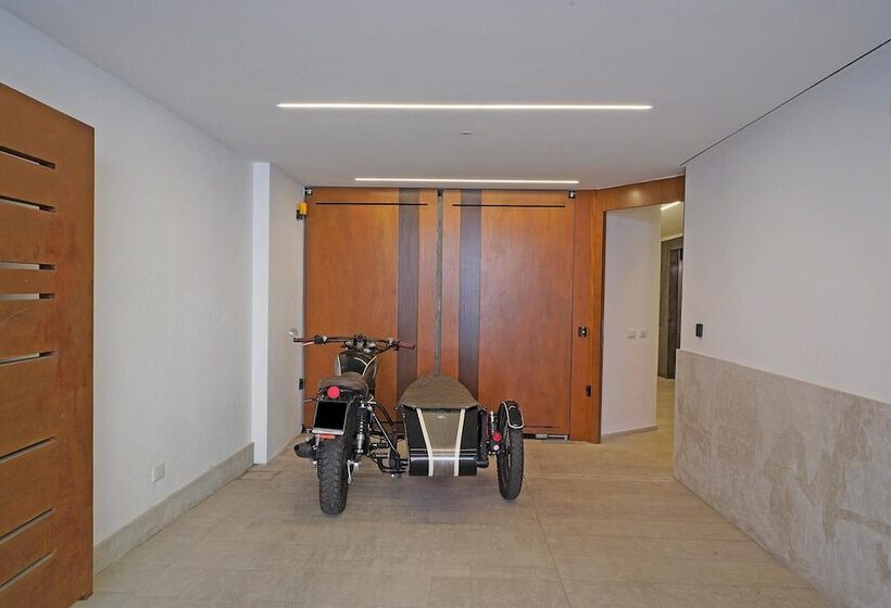 Una Finestra Vista Lago