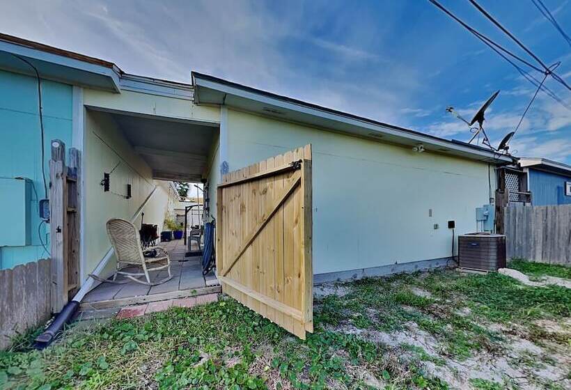 Mustang Isle Beach Bungalow 2