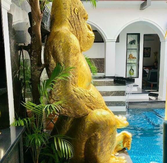 Golden Gorilla Villa With Private Pool & Jacuzzi