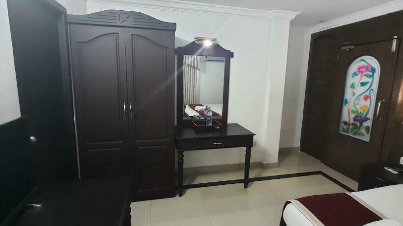 בית מלון כפרי Gee Bee Palace