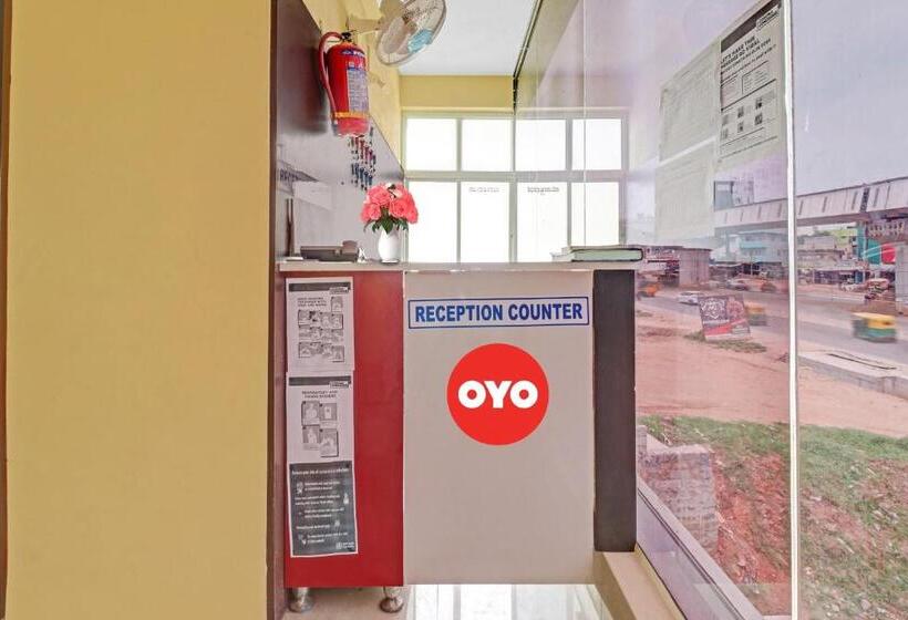 酒店 Oyo 88893 Lakshmi Sri Deluxe Boarding & Lodgeing