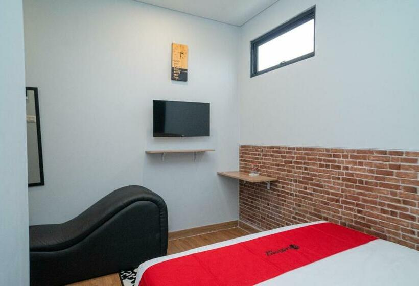 فندق Reddoorz At Golden Averis Cibuluh Bogor