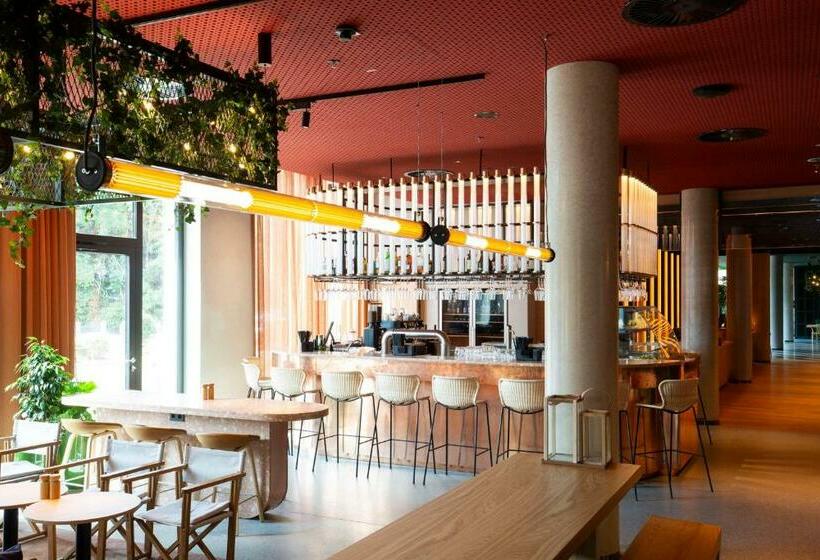 Отель Scandic Frankfurt Hafenpark