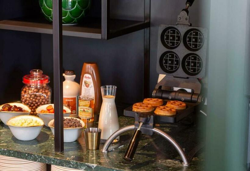 Отель Scandic Frankfurt Hafenpark