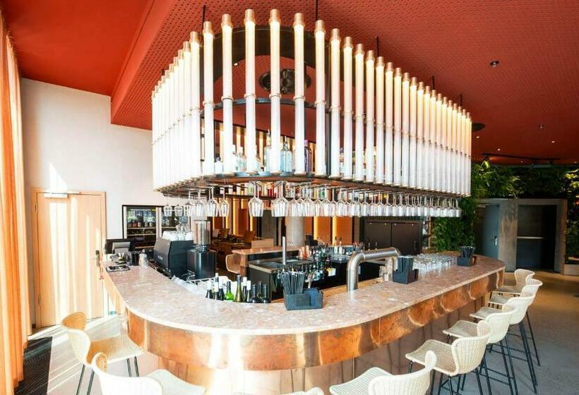 Отель Scandic Frankfurt Hafenpark