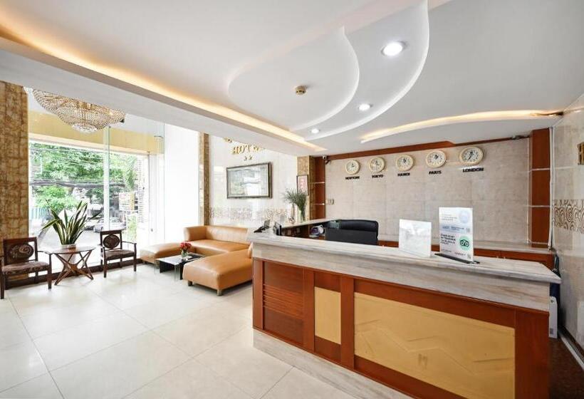 Queen Hotel Saigon Airport