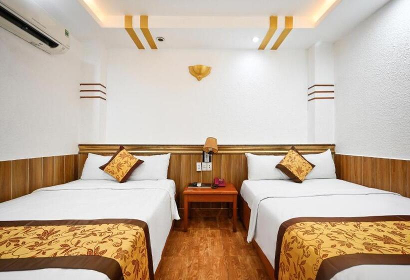 Queen Hotel Saigon Airport