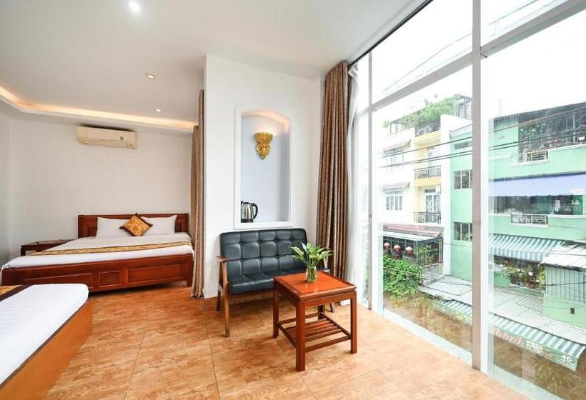 Queen Hotel Saigon Airport