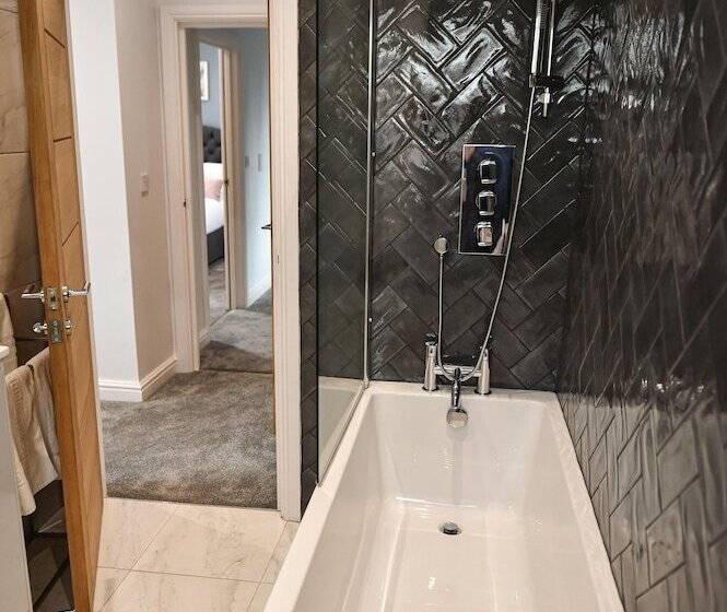 Victoria Colonnade Apart