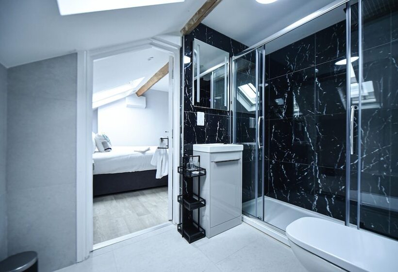 Victoria Colonnade Apart