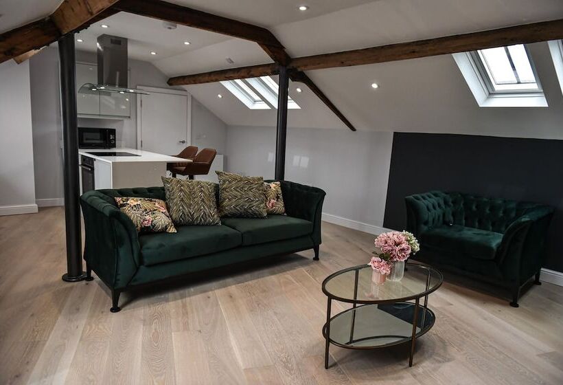 Victoria Colonnade Apart