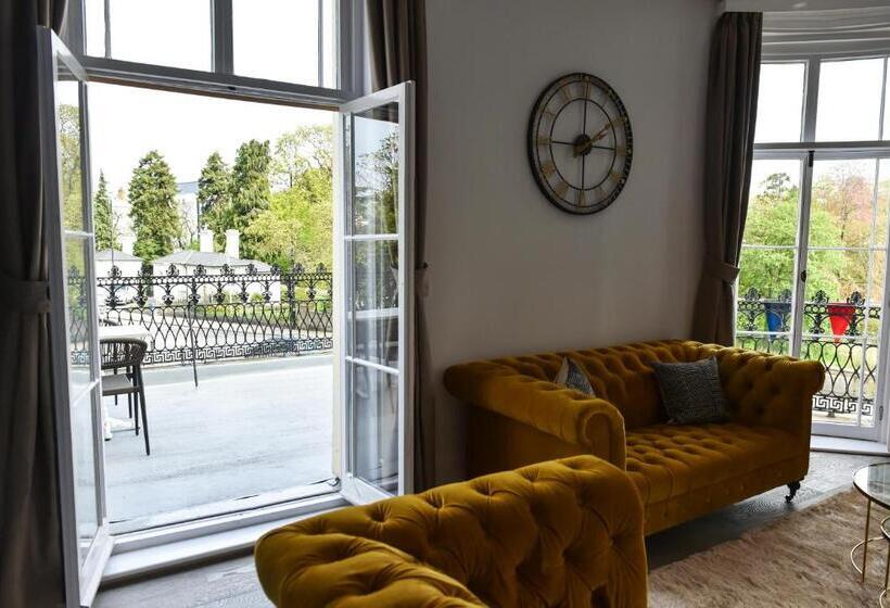 Victoria Colonnade Apart